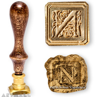 Square seal - N - "Capolettera" with wooden handle