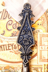 Writing Set: Metal handle with decoration, White turkey feather, broad metal nib, 10cc ink
